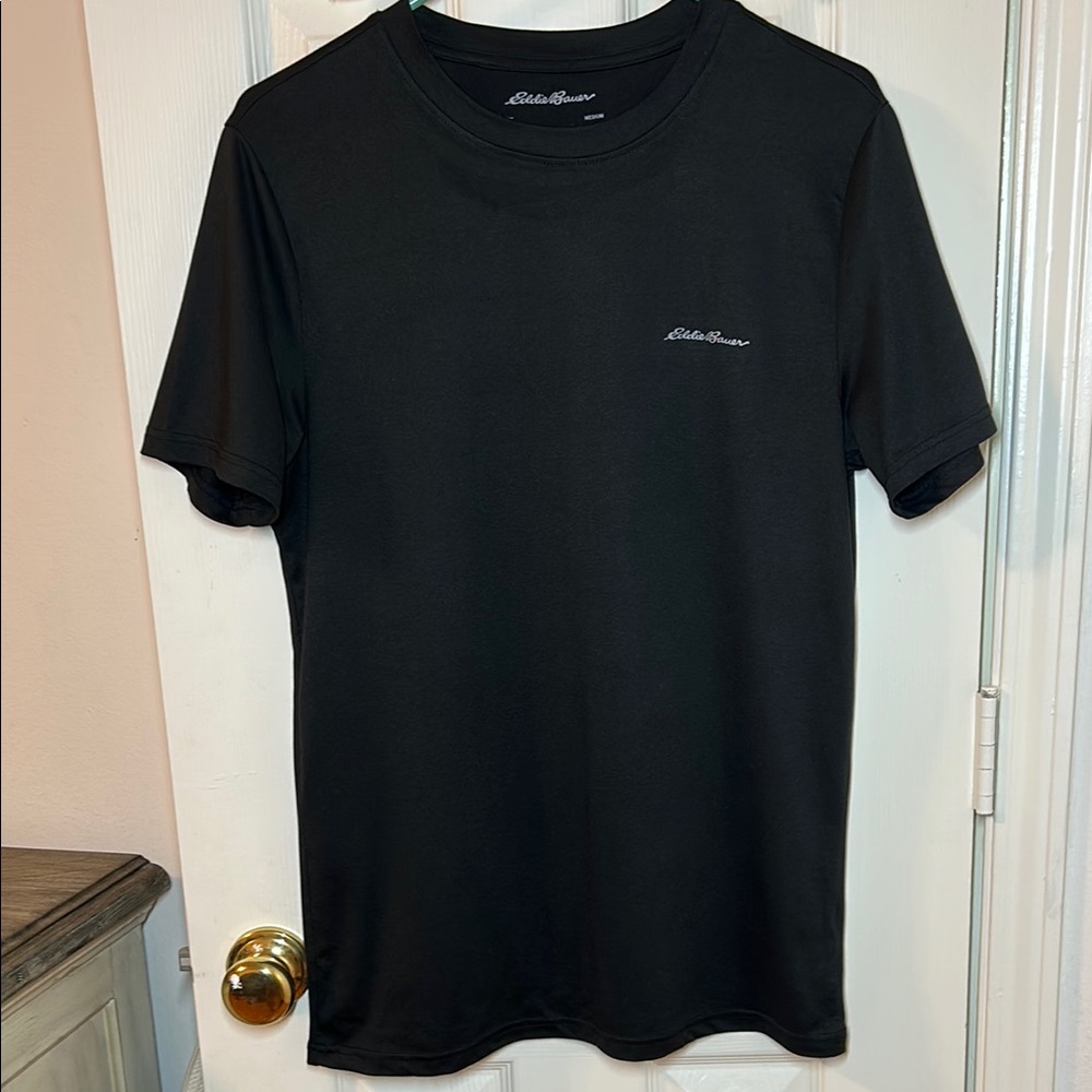 Eddie Bauer men’s Short Sleeve T-Shirt. Size Medium.